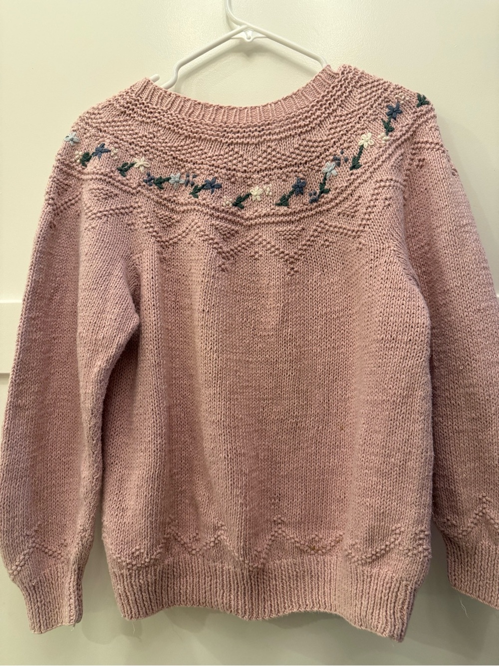 Vintage 1990s Dean’s of Scotland Pink Floral Embroidered Sweater Medium